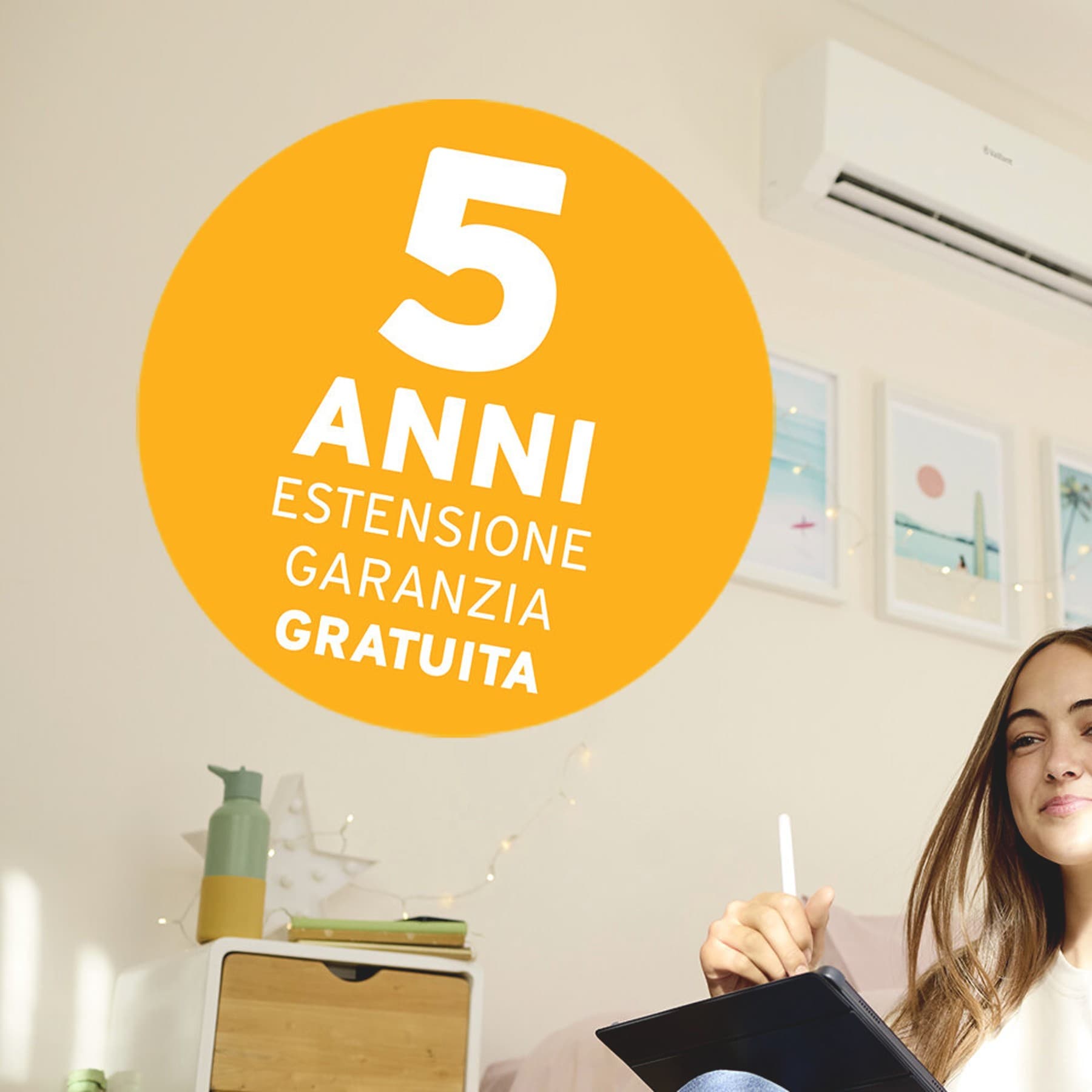 Ragazza in camera da letto con climatizzatore Vaillant.