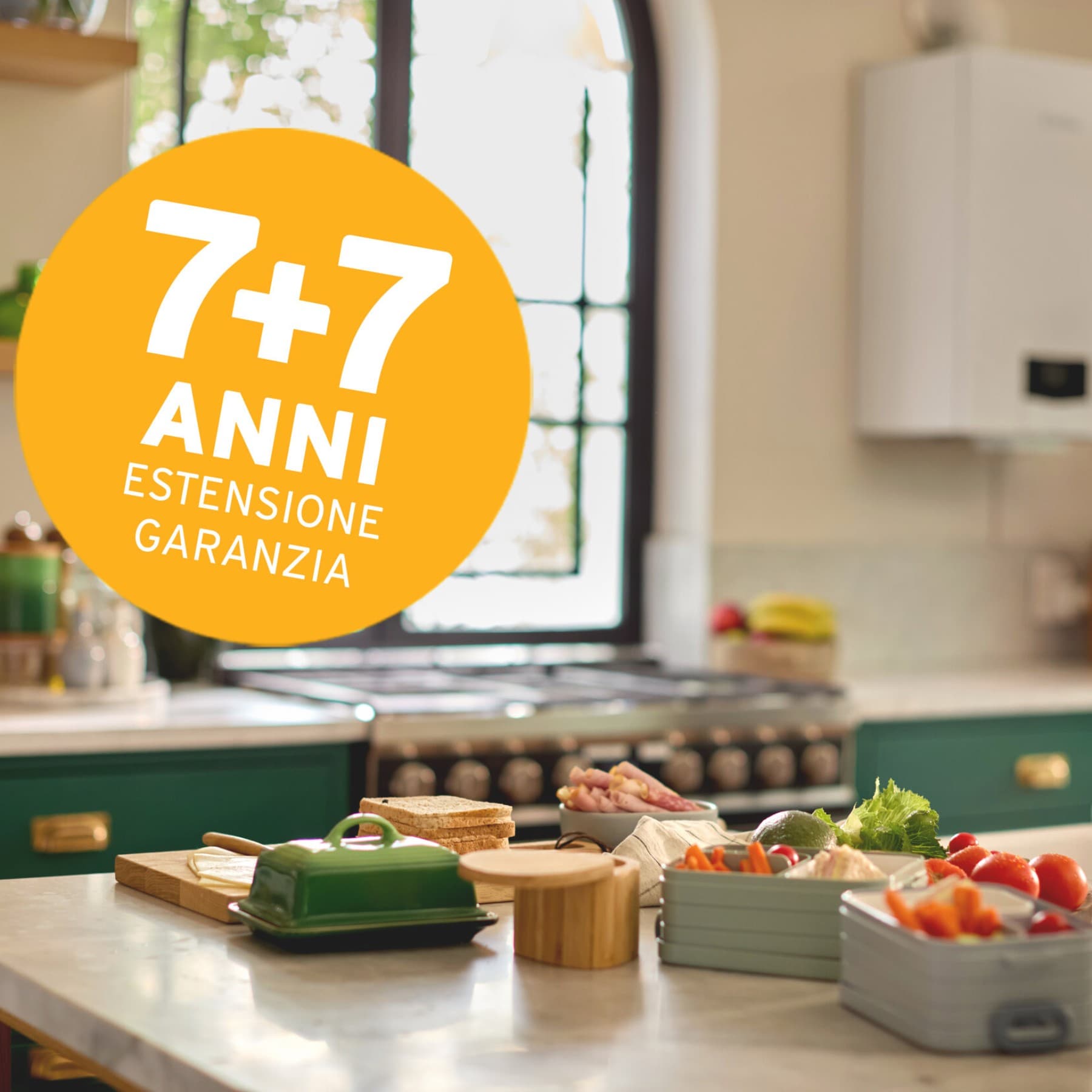 Cucina con installata un caldaia Vaillant con programma garanzia 7+7.