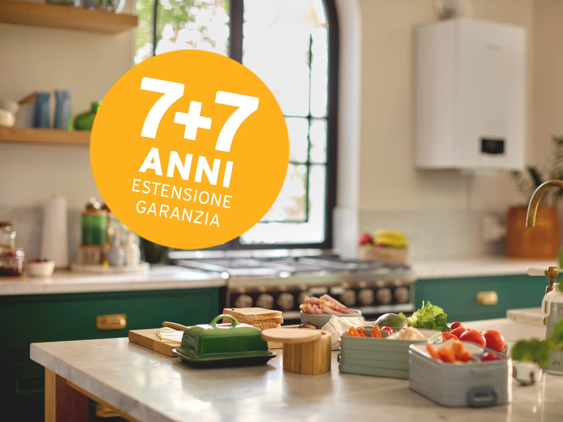Cucina con installata un caldaia Vaillant con programma garanzia 7+7.