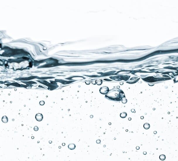 Bolle d'aria nell'acqua