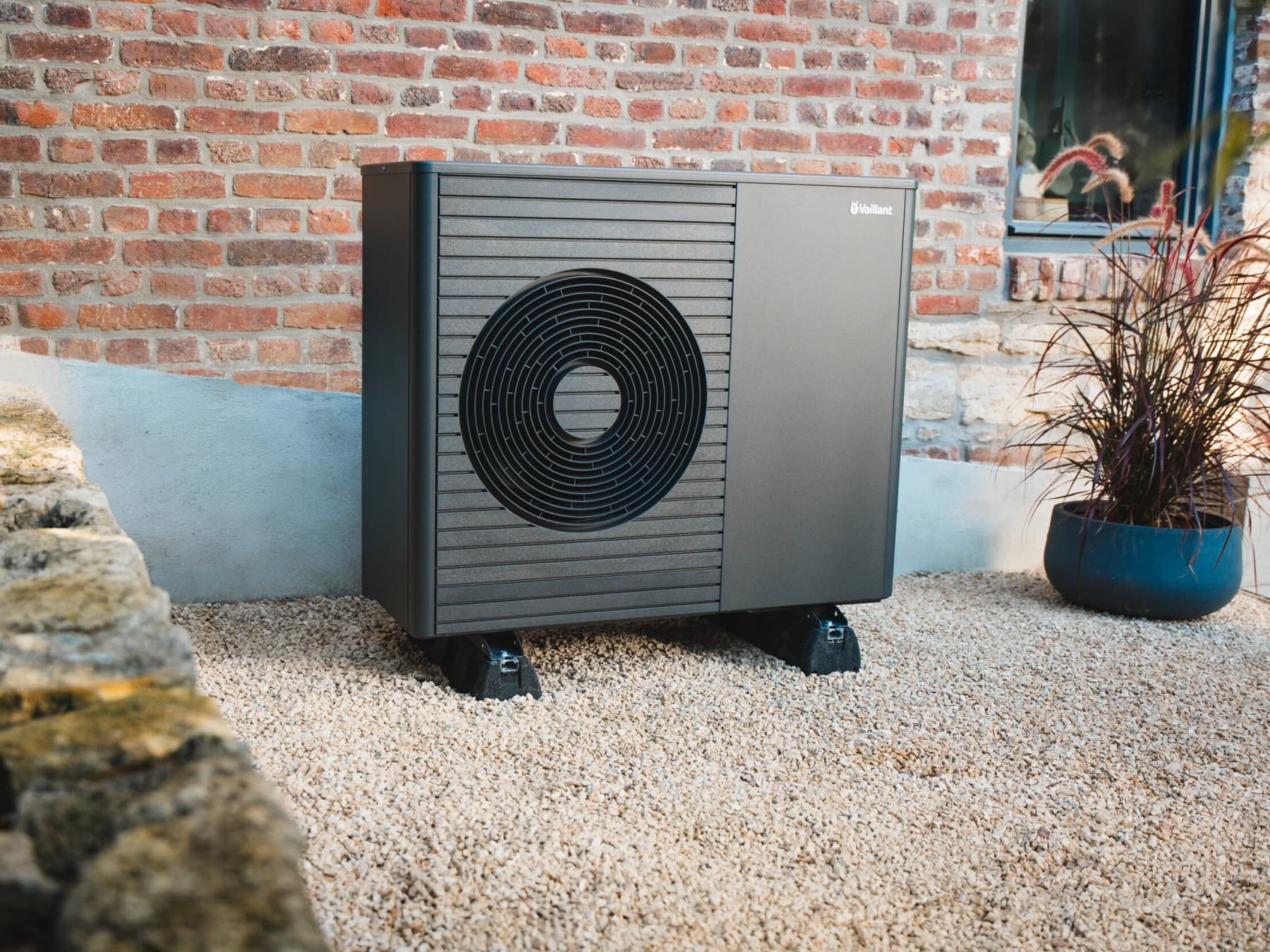 Unità esterna pompa di calore aroTHERM plus.