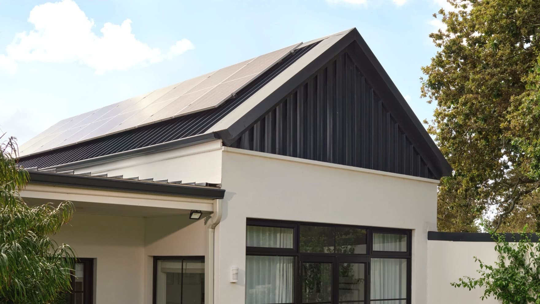 Tetto con moduli fotovoltaici