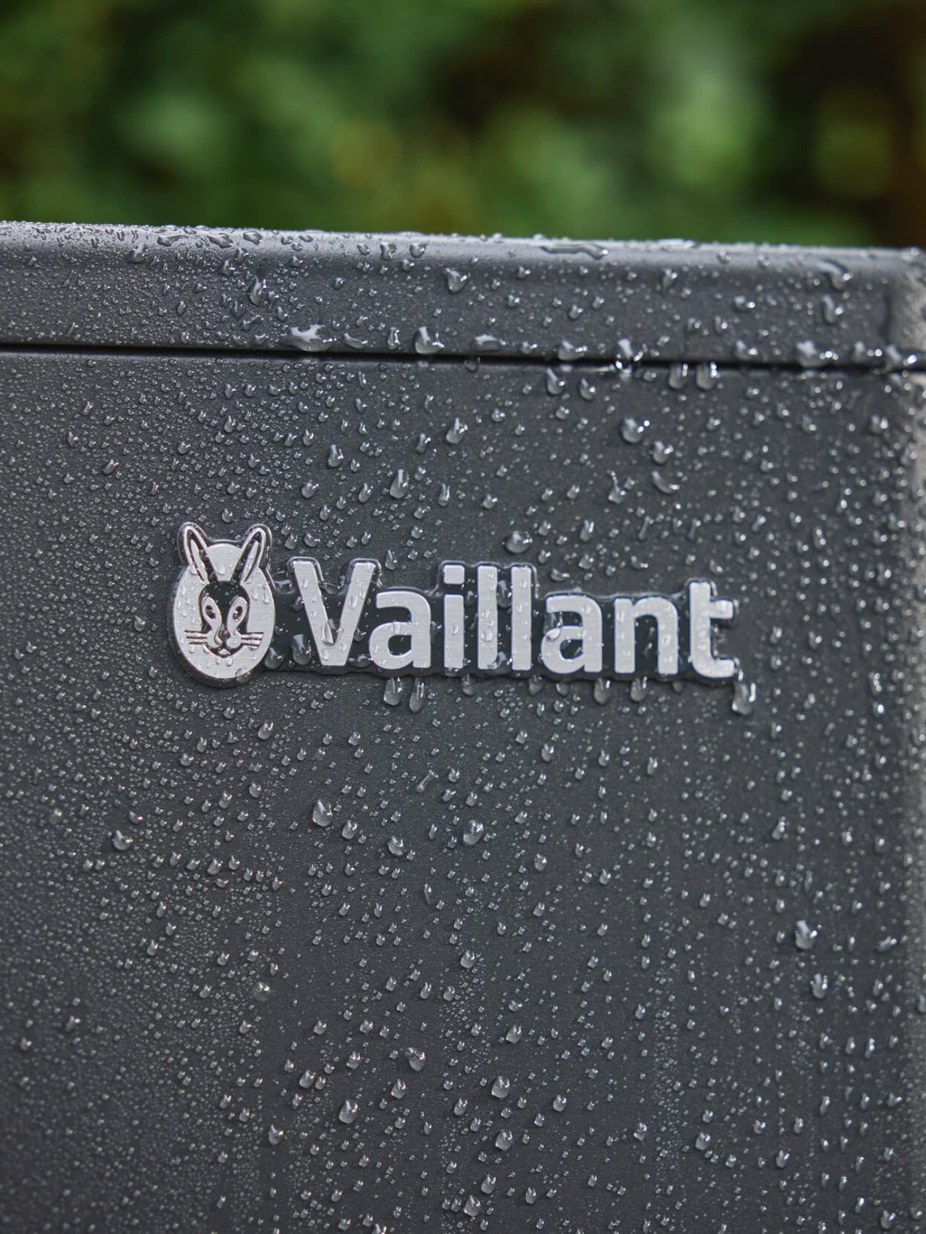 Pompa di calore con logo Vaillant.