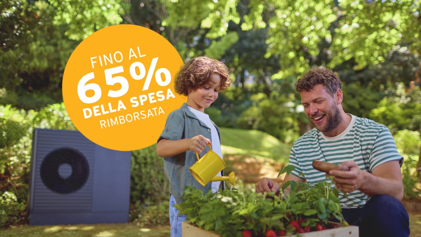 Coppia che legge sul laptop