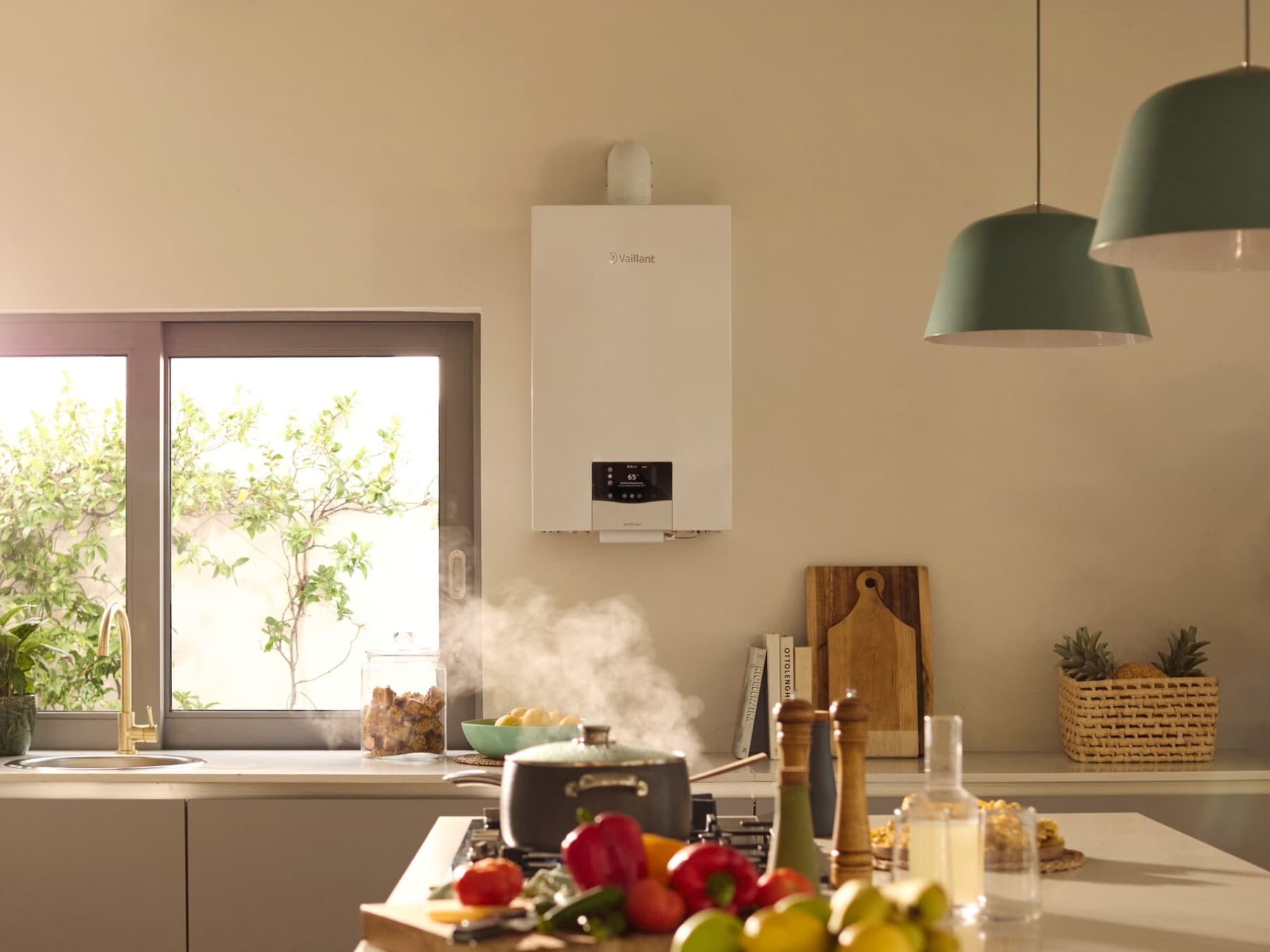 Caldaia a gas murale ecoTEC plus in una cucina